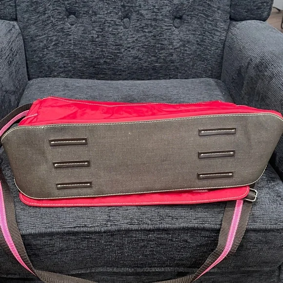 Esprit Vibrant Red Messenger Bag - Picture 10 of 11